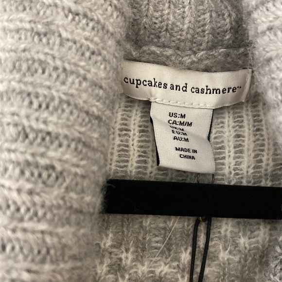 NWT Cupcakes & Cashmere Snowflake Turtleneck - Picture 3 of 11